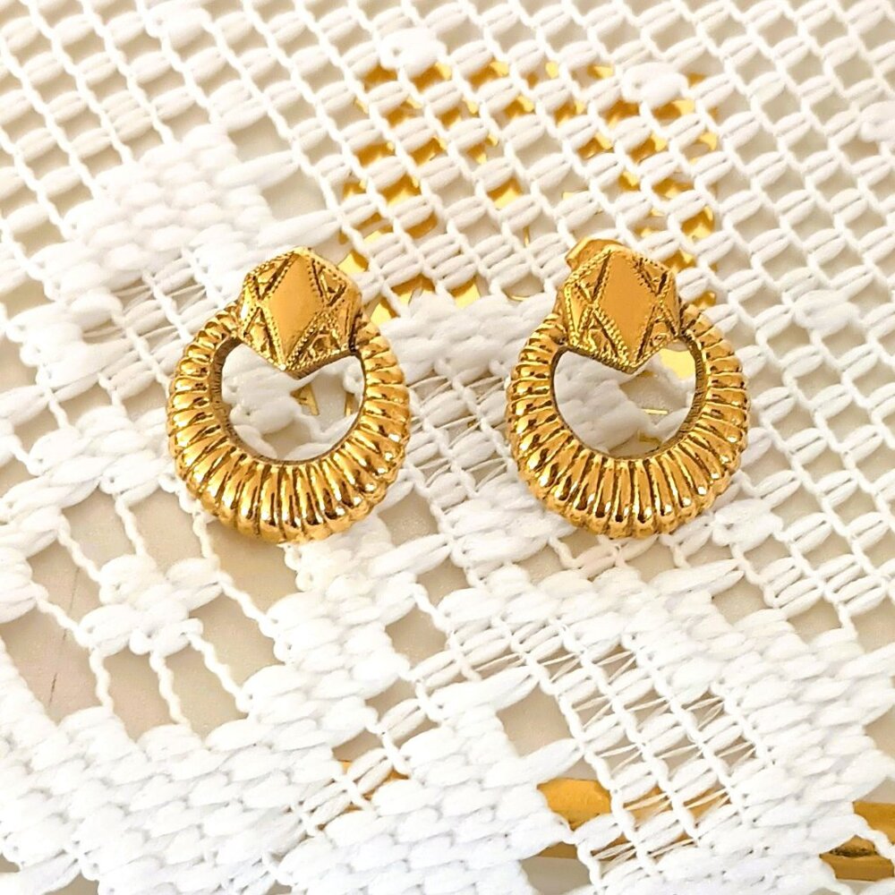 Vintage Ribbed Door Knocker Earrings. Etched Gold Tone Drop Post Women's Jewelry